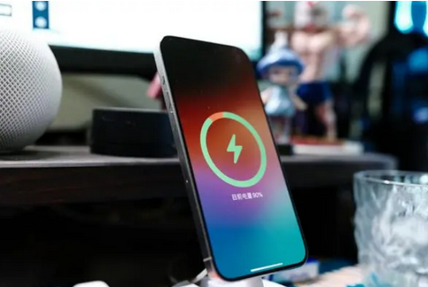 邗江苹果15换屏服务分享用什么充电器给iPhone15充电更好 